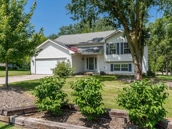 101 Deerpath Way SW, Poplar Grove, IL 61065