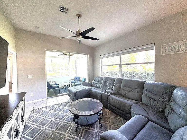 1759 Fountain View Cir #1759 — Photo 6