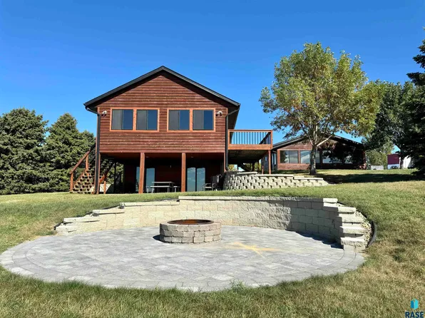7407 Highview Dr, Waubay, SD 57273