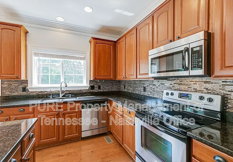 1214 Broadmoor Cir — Photo 20