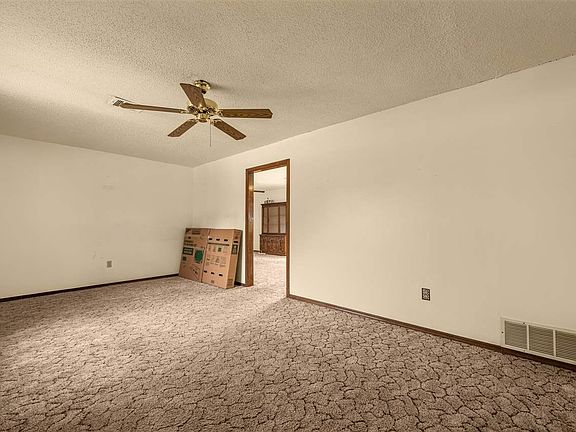 4th image of 6724 SW Embassy Cir