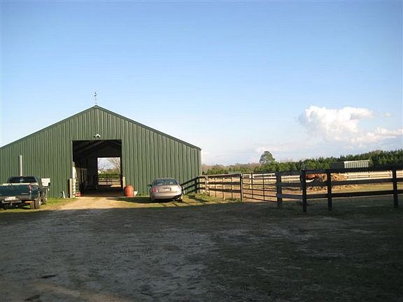 Functional and large Horse facilities!