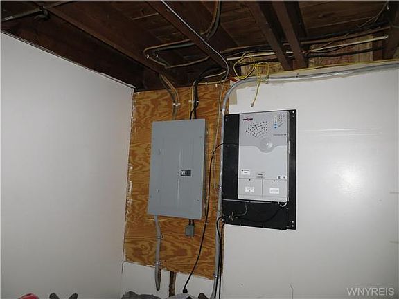 4th image of 922 Highland Ave