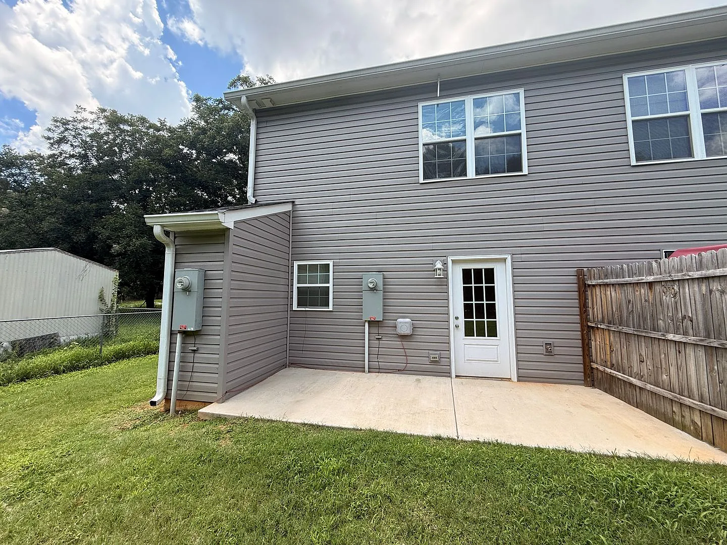 1207 Davis St — Photo 3