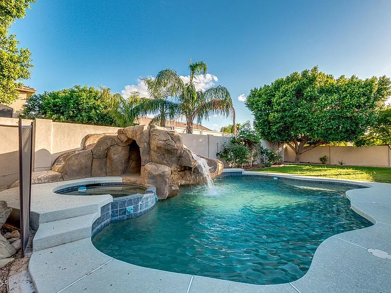 7057 W Greenbriar Dr — Photo 45
