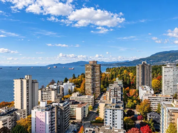 1850 Comox St #1108, Vancouver, BC V6G 1R3