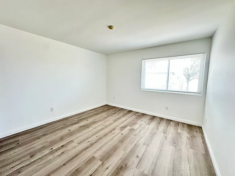 Oak Tree Village — Photo 12