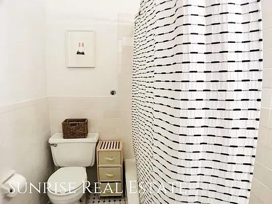 Rented by Sunrise Real Estate | media 27