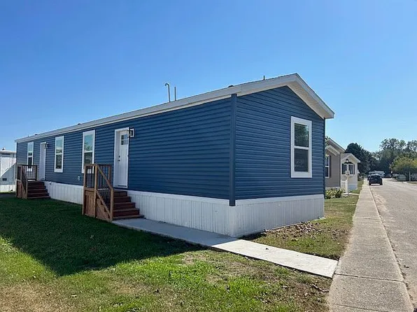 404 Silver Sand Dr, Port Sanilac, MI 48469