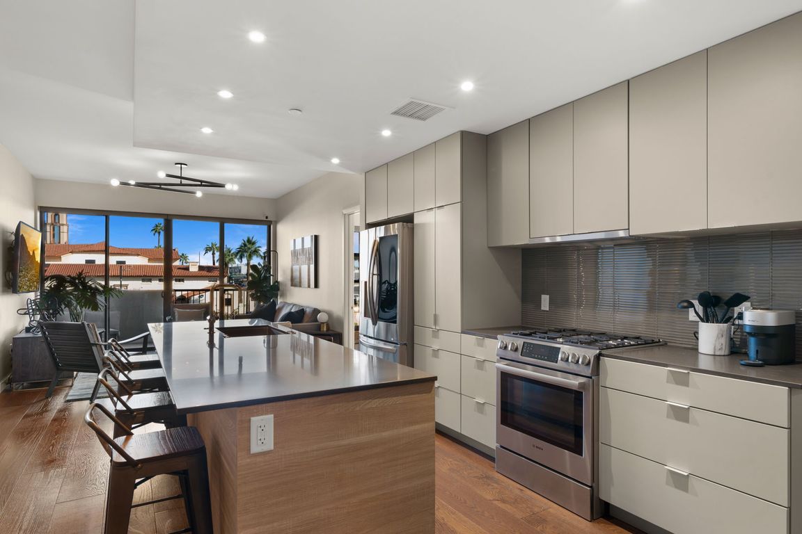 next background image