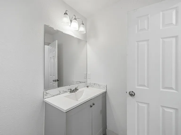 1501 Maiden Ln — Photo 24