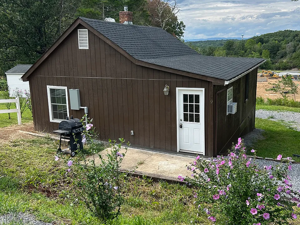 79 Greenview Dr