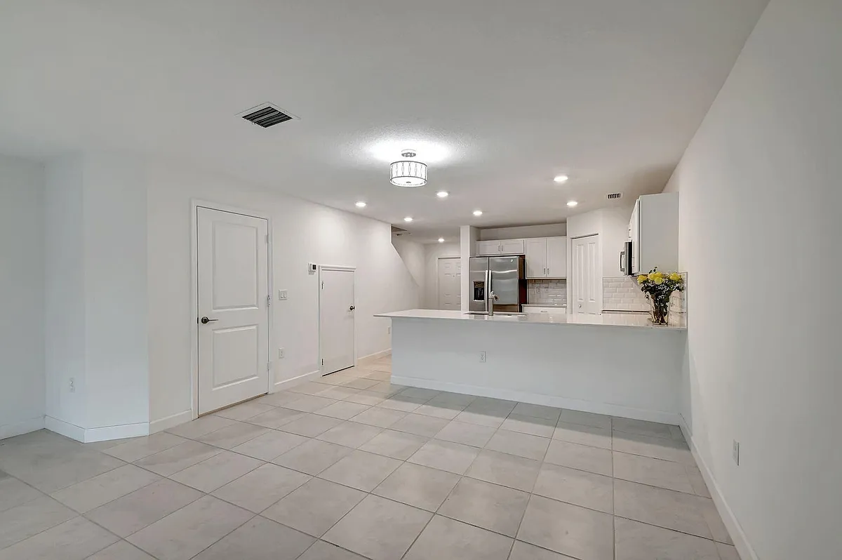 Building Photo - 6851 Broadwater Ln