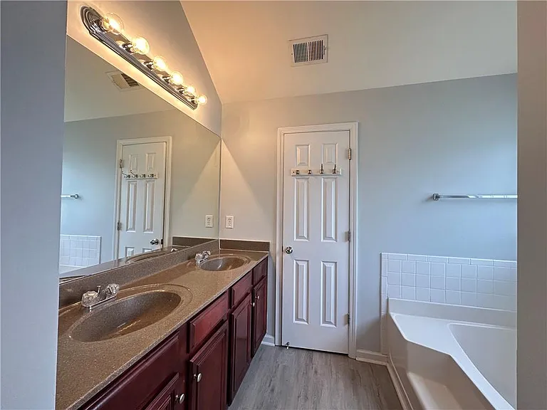 1335 Rocky Shoals Ln — Photo 17