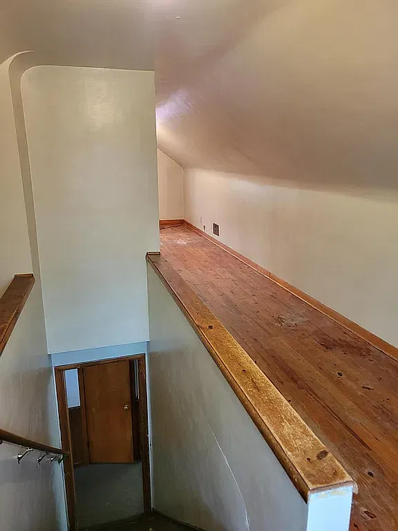 3 bed, 1.5 bath, 1130 sqft, $1,300 — Photo 2