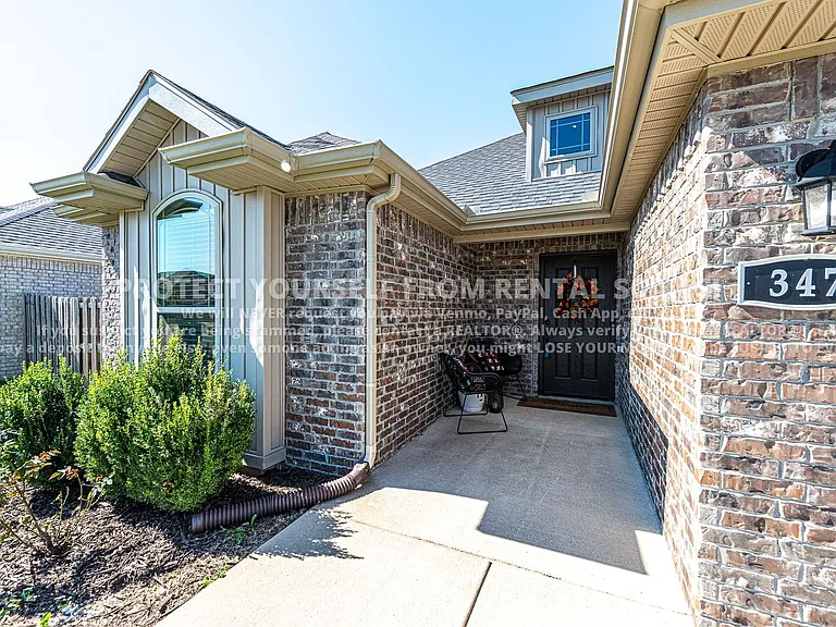 347 W Tyler Rd — Photo 2