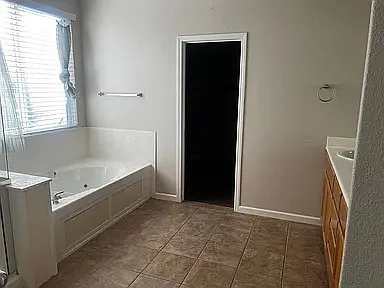 2864 Sandyhills Ln — Photo 8