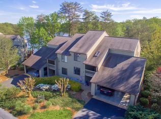 136 Mariners Point Ln #D, Hartfield, VA 23071