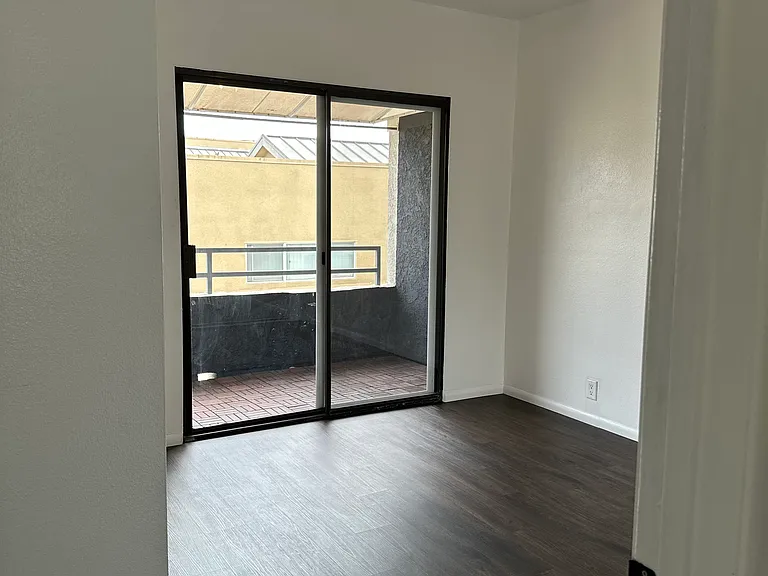 720 W 4th St #409 — Photo 20