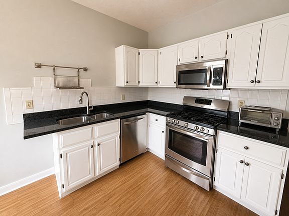 2nd image of 633 Somerville Ave #3