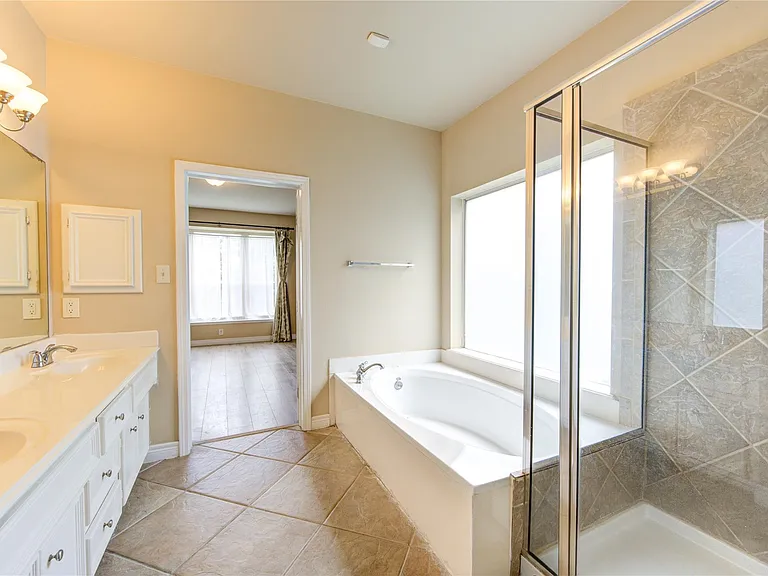 6018 Royal Hollow Ln — Photo 14