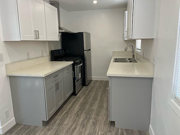 4th image of 5837 Vineland Ave #1