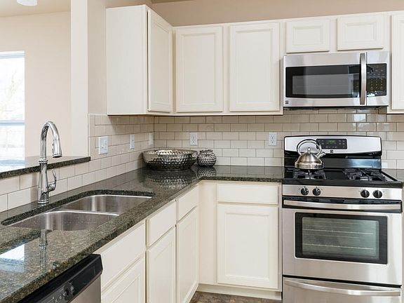 5th image of 1045 Sunfield Dr