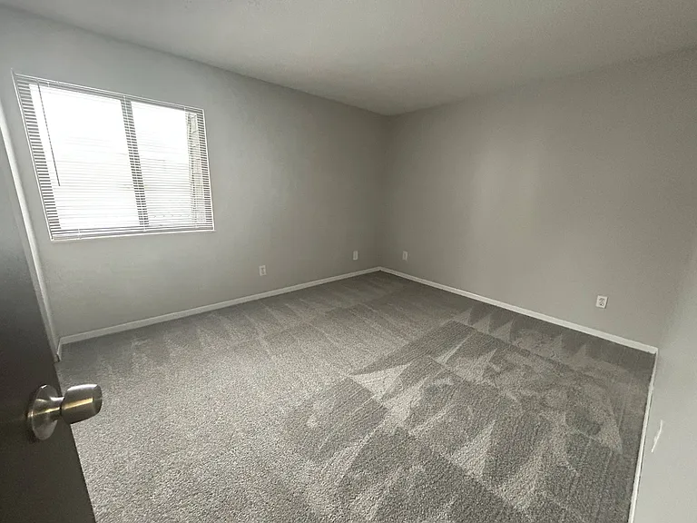 Secor Flats — Photo 43