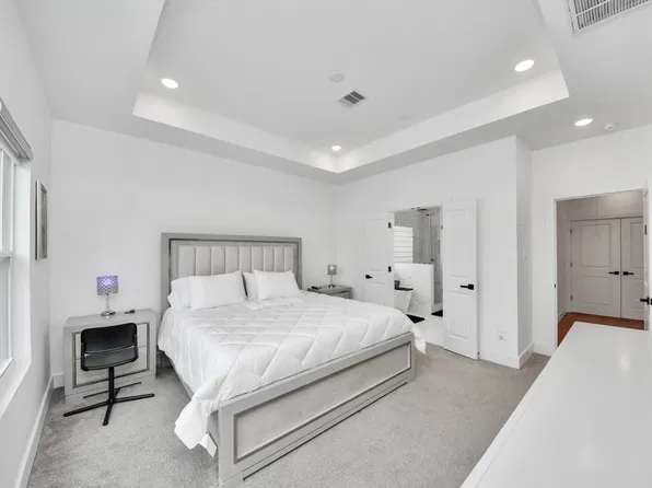 4034 Porter St, Houston, TX 77021