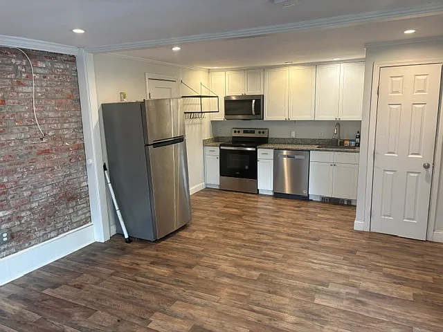 2 bed, 750 sqft, $1,950 — Photo 1