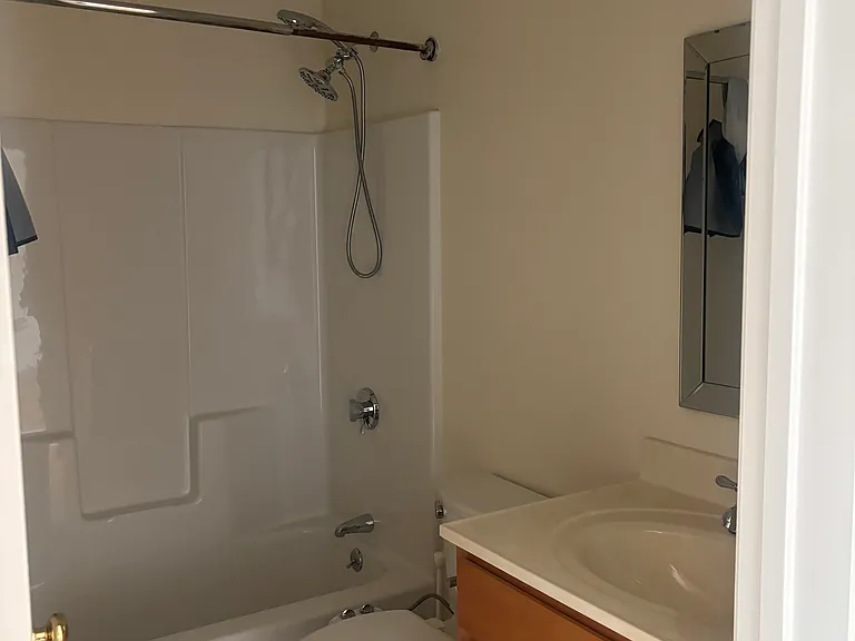 90 Townsend Ave — Photo 5