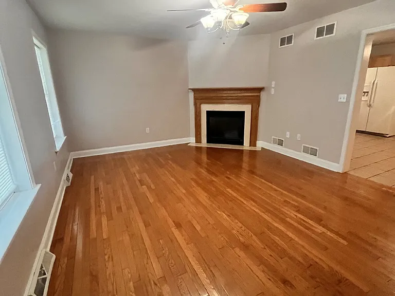 310 York St — Photo 2
