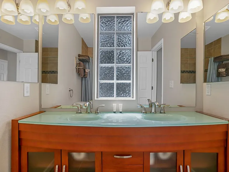 410D Bayview Dr — Photo 12