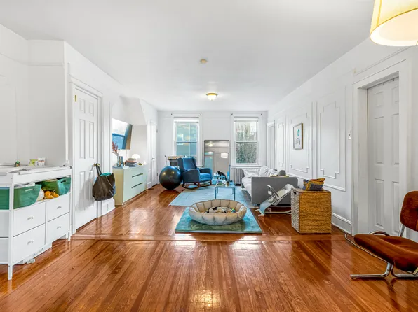 276 Ainslie Street image 3 of 14