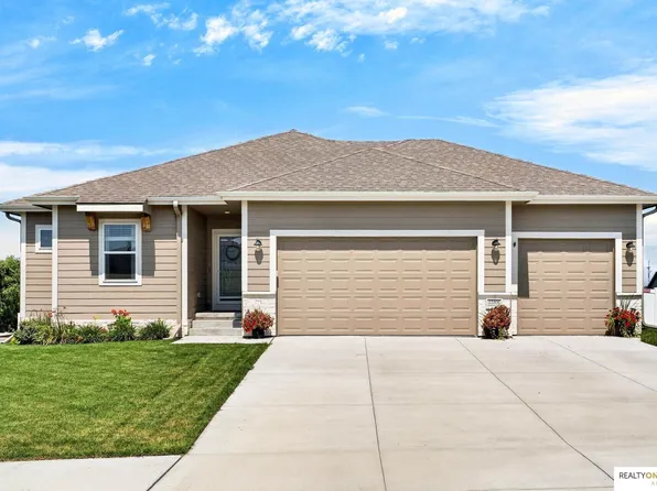 11006 Freeboard Dr, Papillion, NE 68046