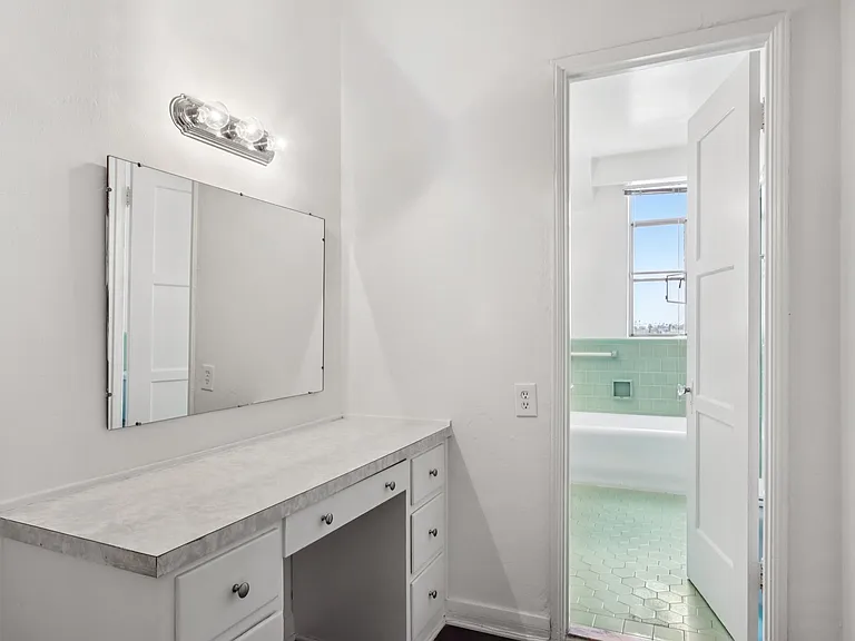 Linda Vista Apartments — Photo 32