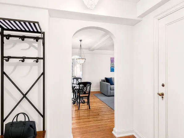 220 E 73rd St #9H, New York, NY 10021