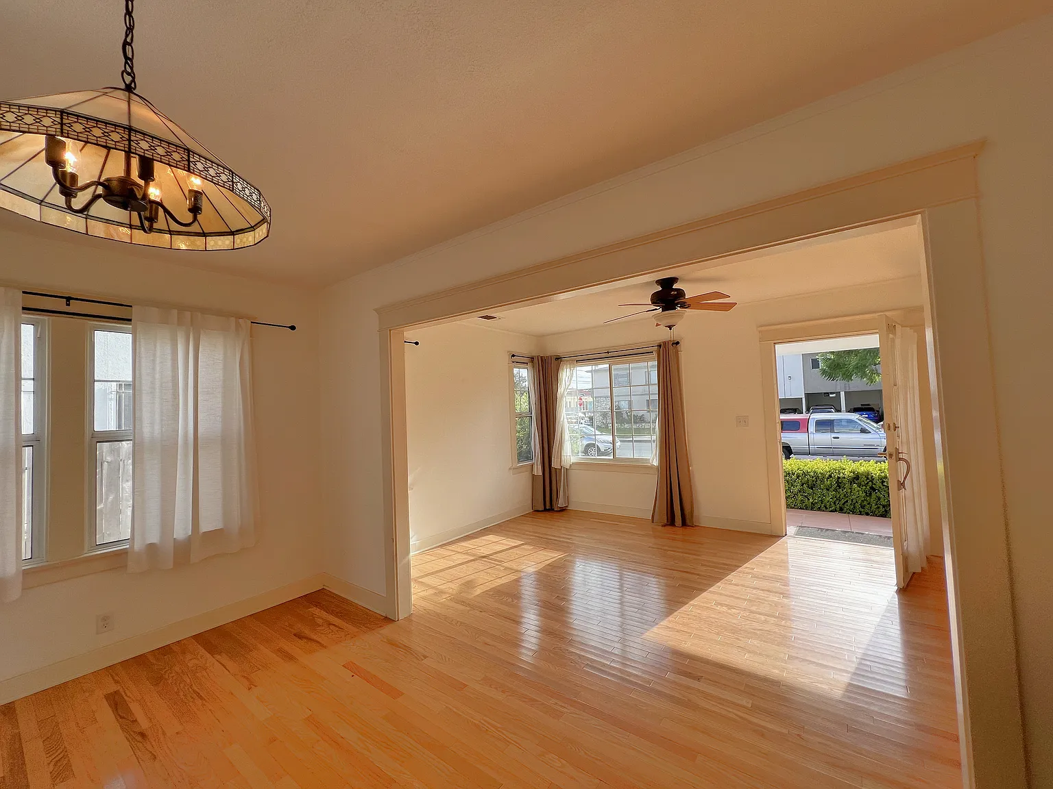 3 bed, 1200 sqft, $4,395 — Photo 3