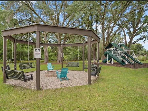 4th image of 463 Grand Oaks Rd