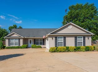 360 Gibbs Rd, Wellford, SC 29385