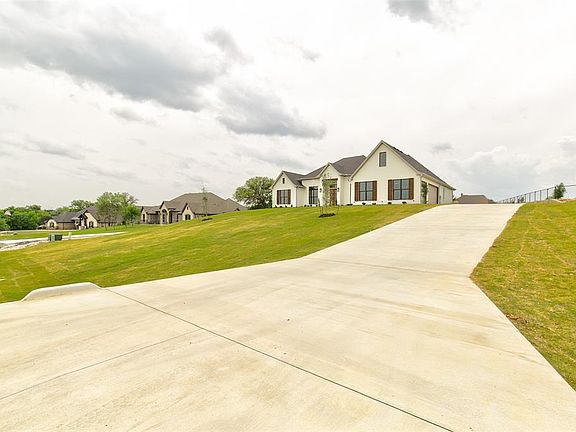3rd image of 333 Kenyon Ct