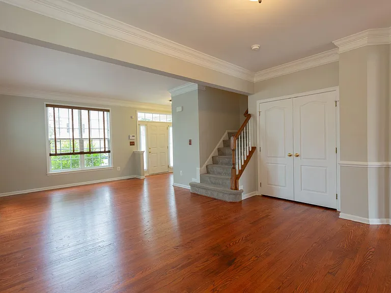 305 Lewisburg Ln — Photo 5