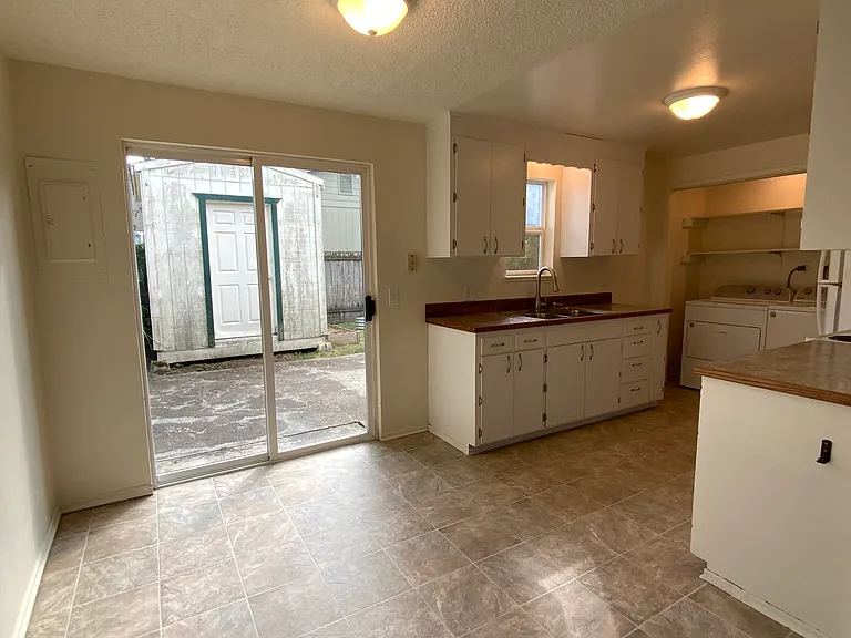 1406 Palm Ave SE — Photo 3