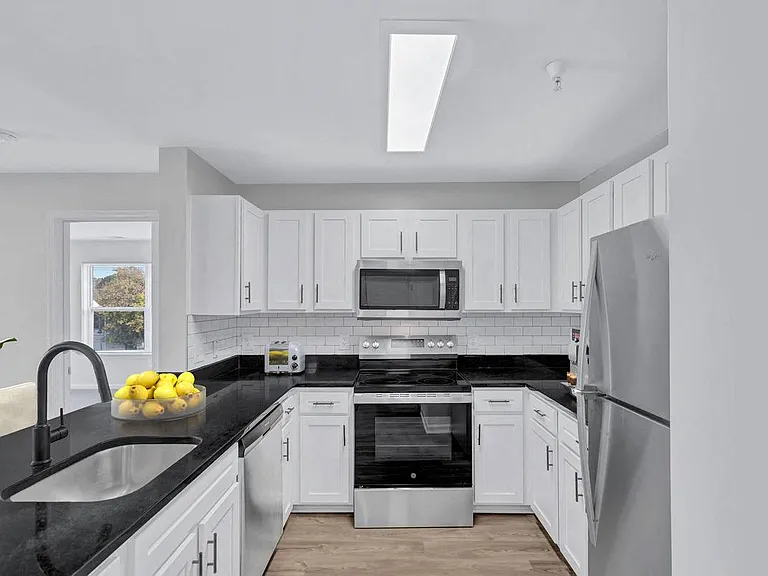 Ashbury Courts Apartments — Photo 9