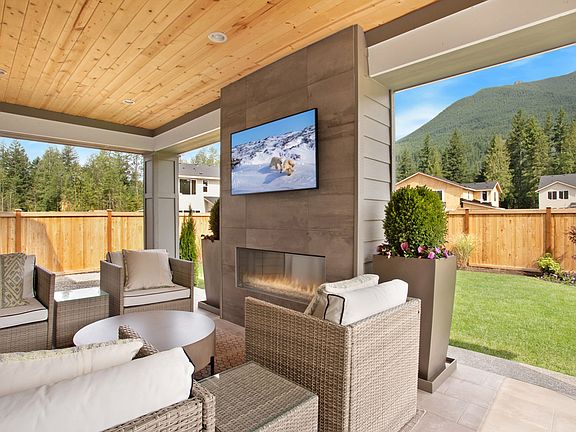 Covered luxury outdoor living with gas fireplace