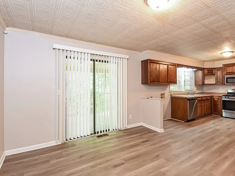 4630 Cresant Ln — Photo 6