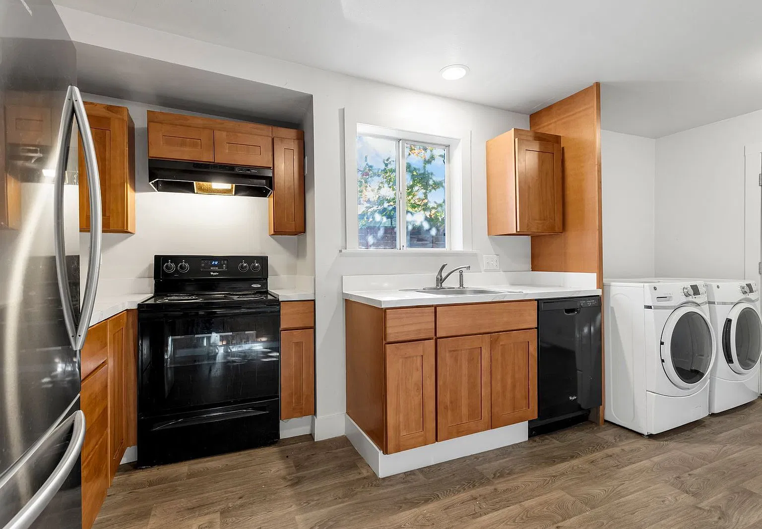 2 bed, 1.0 bath, 824 sqft, $2,425 — Photo 4