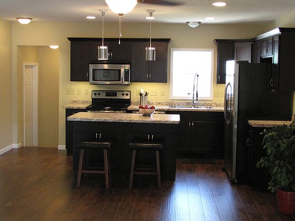 2nd image of 106 Lake St