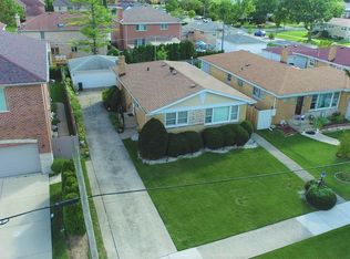 8245 W Ballard Rd, Niles, IL 60714