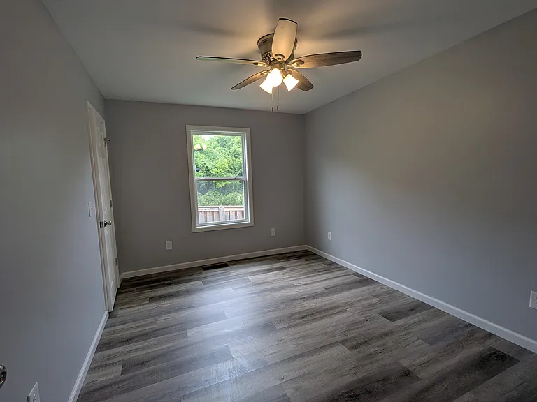 80 Sunrise Ln — Photo 2